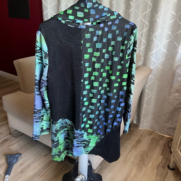 Caleaas Tunic with Scarf - Picture 2 of 3